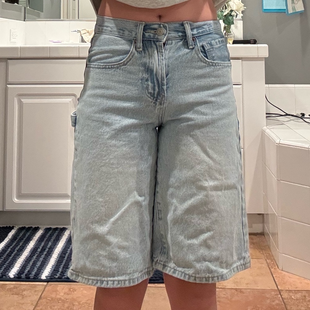 Women’s XS Lightwashed Jorts